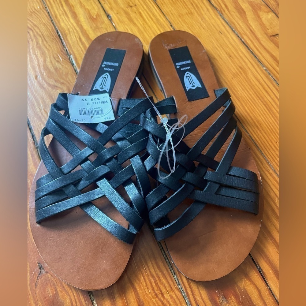 NWT London Underground, women’s 8, black strappy flat sandals